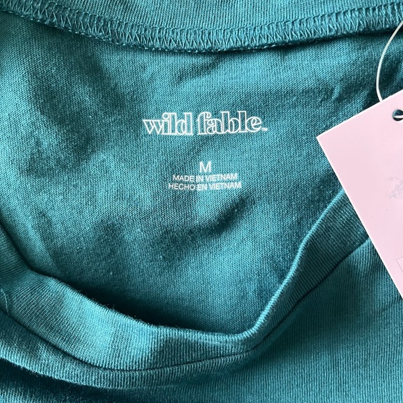 ⭐️BOGO⭐️ Ladies Long Sleeved Crop Top- BOGO, SIZE MEDIUM ONLY - Picture 9 of 14